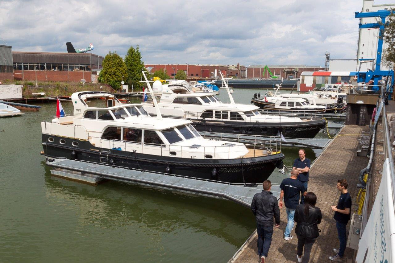 LINSSEN IN-WATER BOAT SHOW