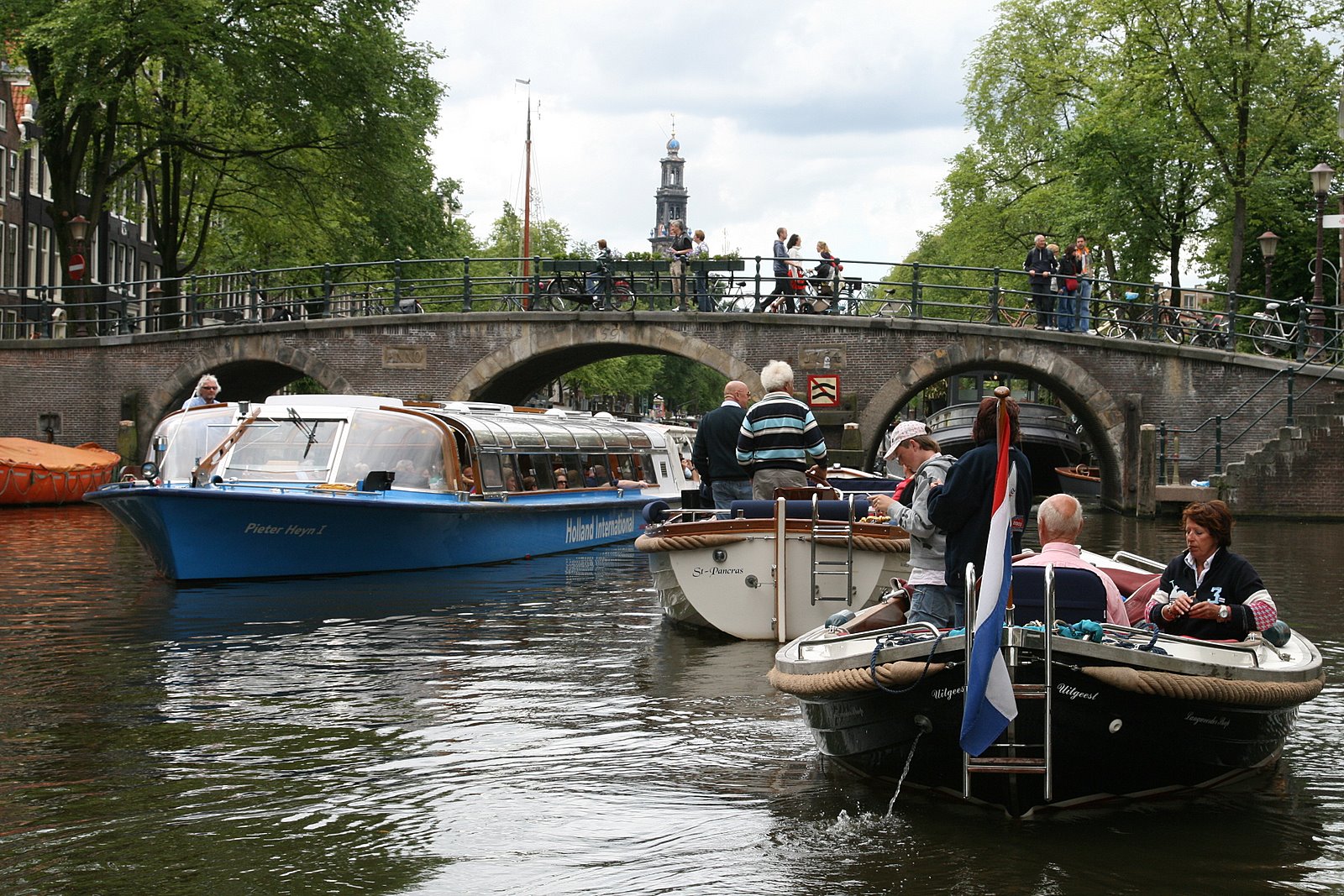 AMSTERDAM SCHERPT VAARREGELS AAN