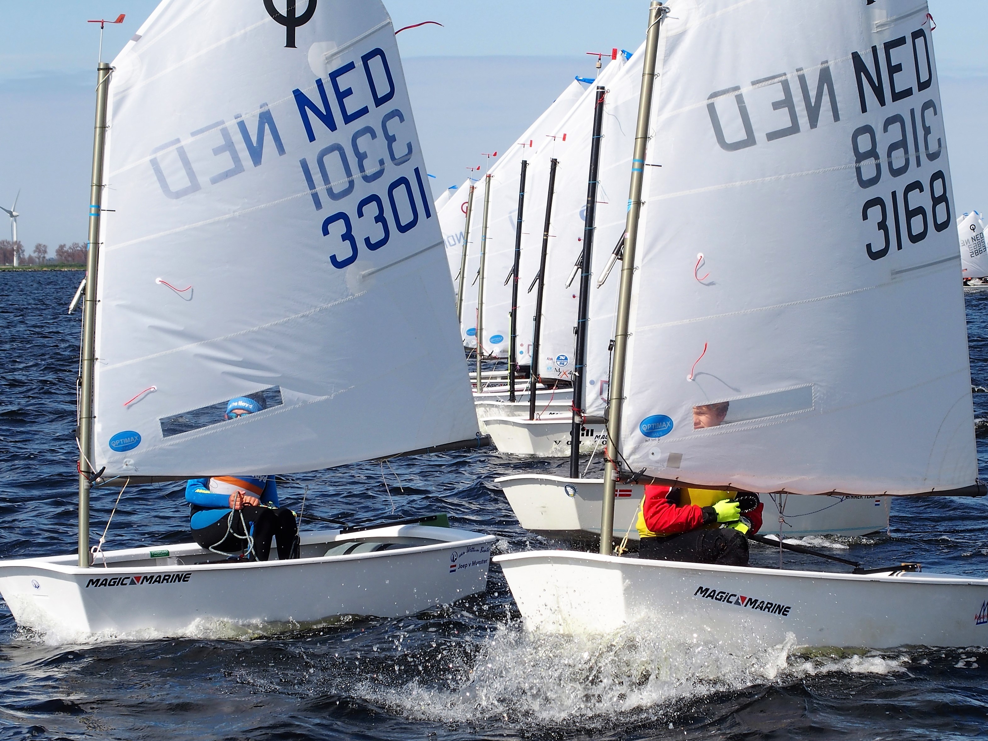 RUIM 200 ZEILERS AAN START EASTER REGATTA