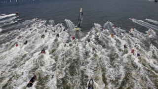 Vertrek-Team-Brunel-uit-haven-van-Scheveningen-foto-VolvoOceanRace-nl