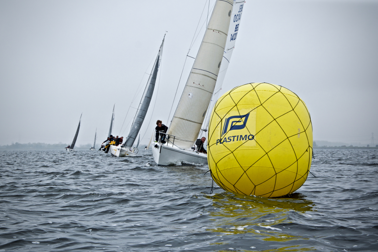 GROTE VLOOT J/80 BIJ FROSTBITE CUP