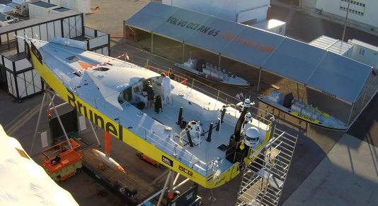 ROYAL HUISMAN HELPT TEAM BRUNEL