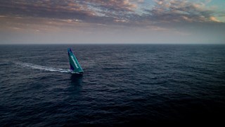 m105133_13-01-171026-azn-kfr-01184