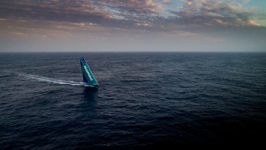 m105133_13-01-171026-azn-kfr-01184