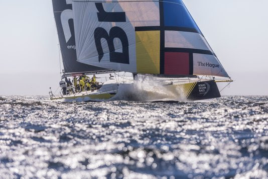 AKZO DERDE EN BRUNEL ZESDE IN-PORT RACE