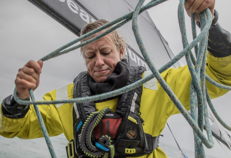 BEKKING LAAT ANNIE LUSH IN VOLGENDE LEG AAN WAL