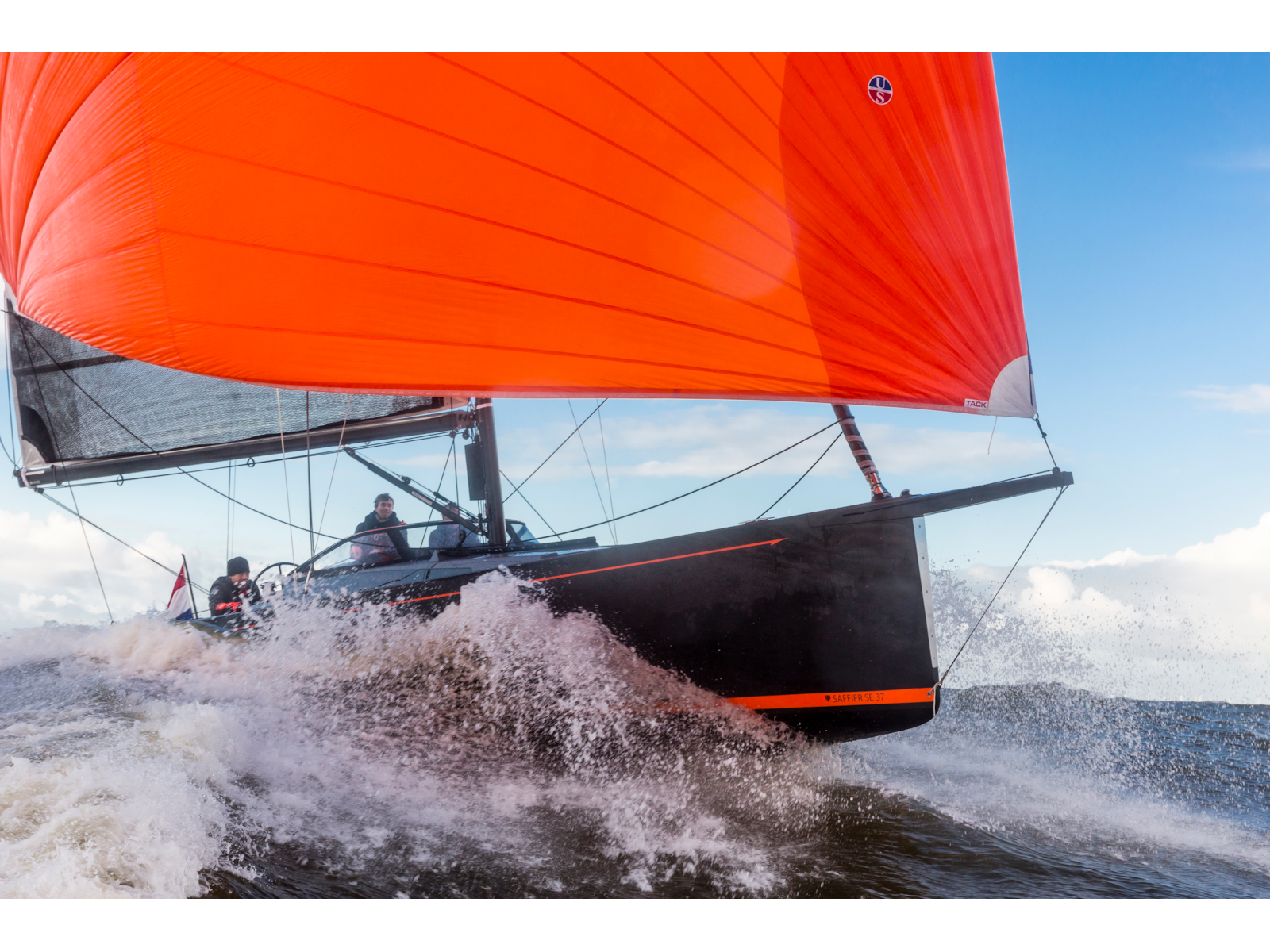 Saffier 37 SAFFIER SE 37: JACHT DAT NIEUWE STANDAARD ZET - watersport-tv