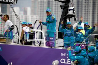 Akzo wint havenrace Hongkong