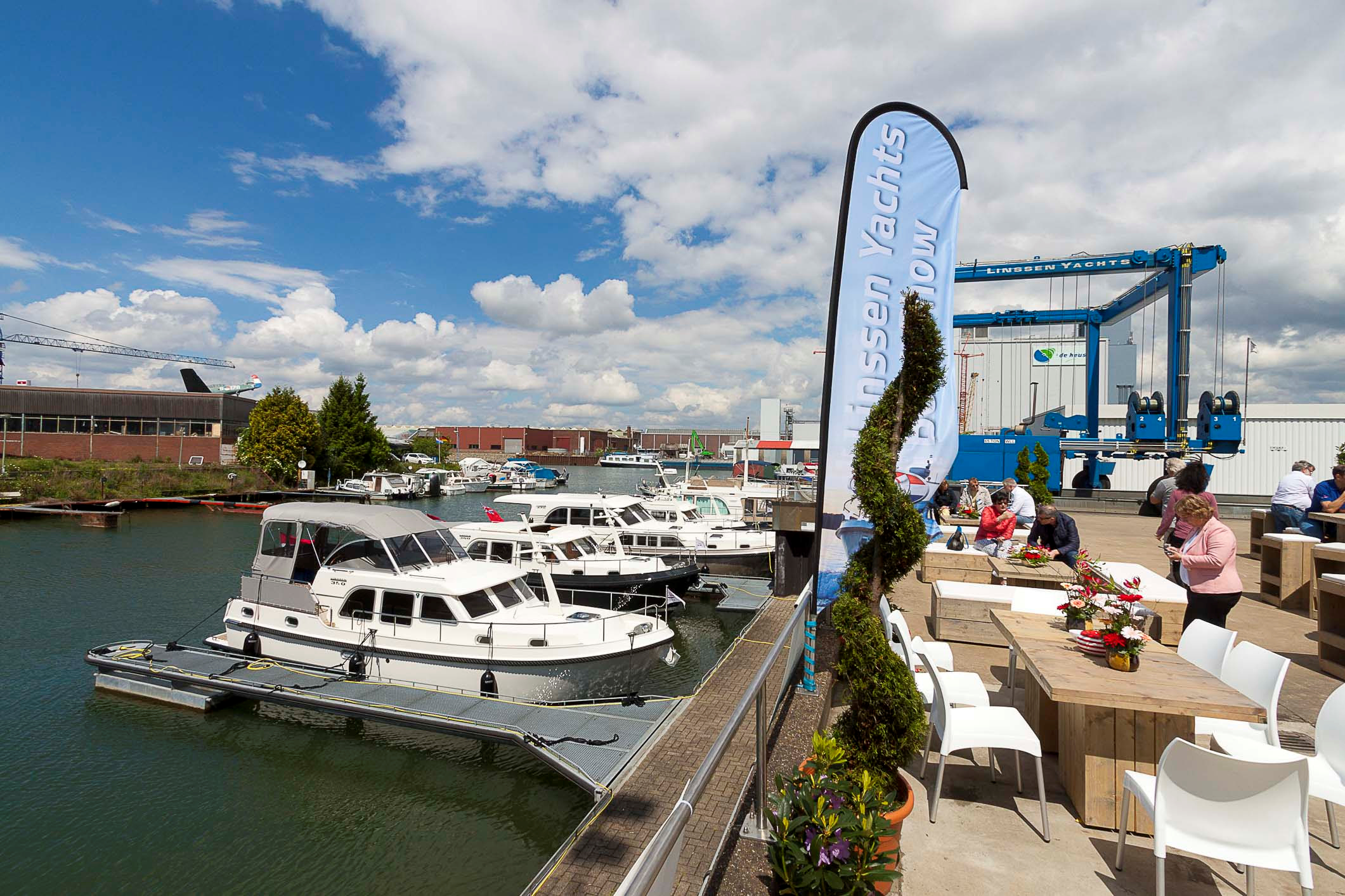 LINSSEN IN-WATER BOAT SHOW