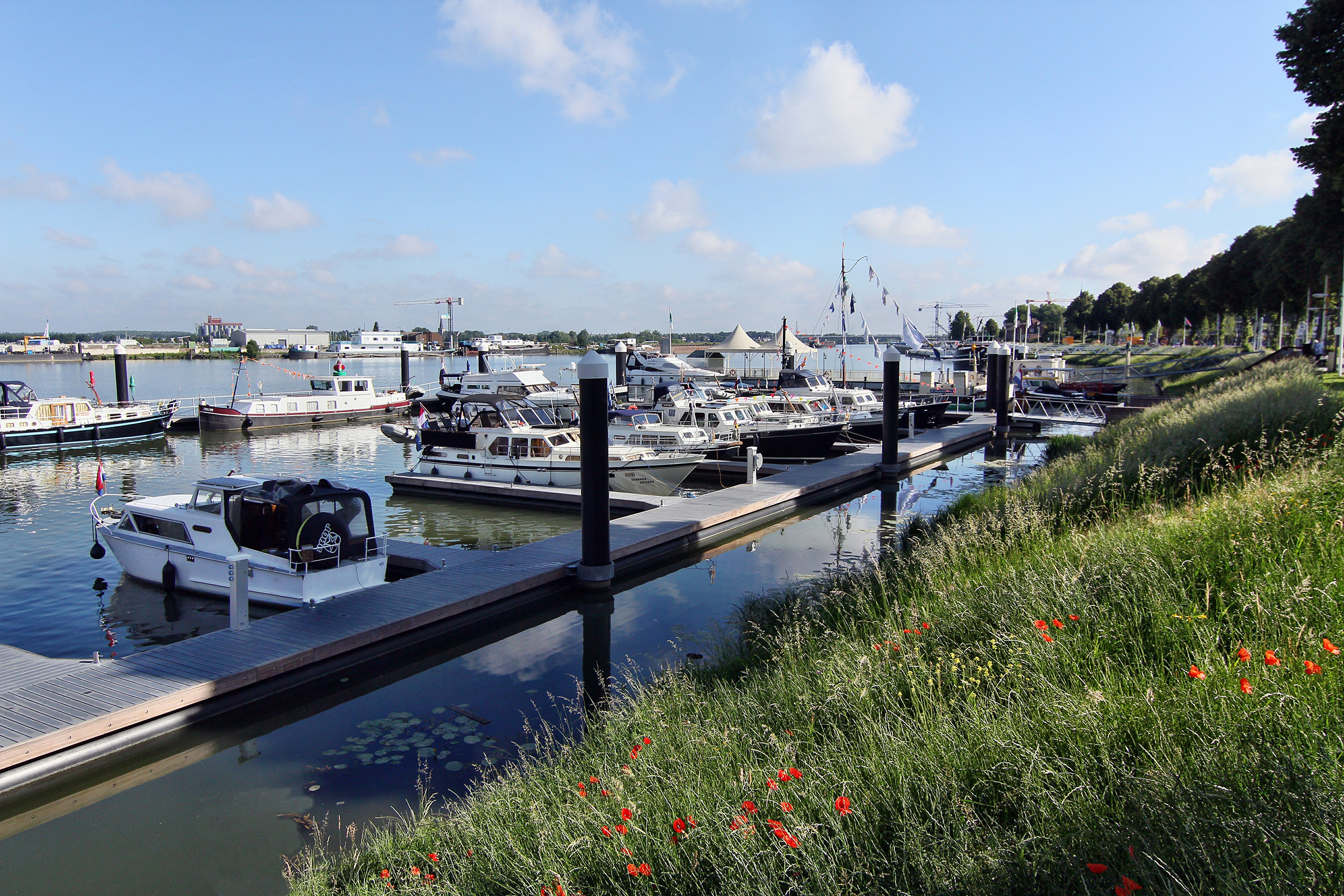 KNMC MET 60 LUXE MOTORJACHTEN IN MAASBRACHT