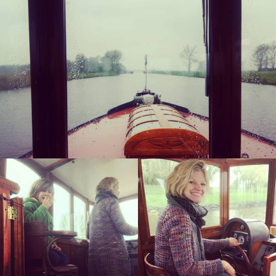 CAROLINE EN ANNA ZIJN VERTROKKEN