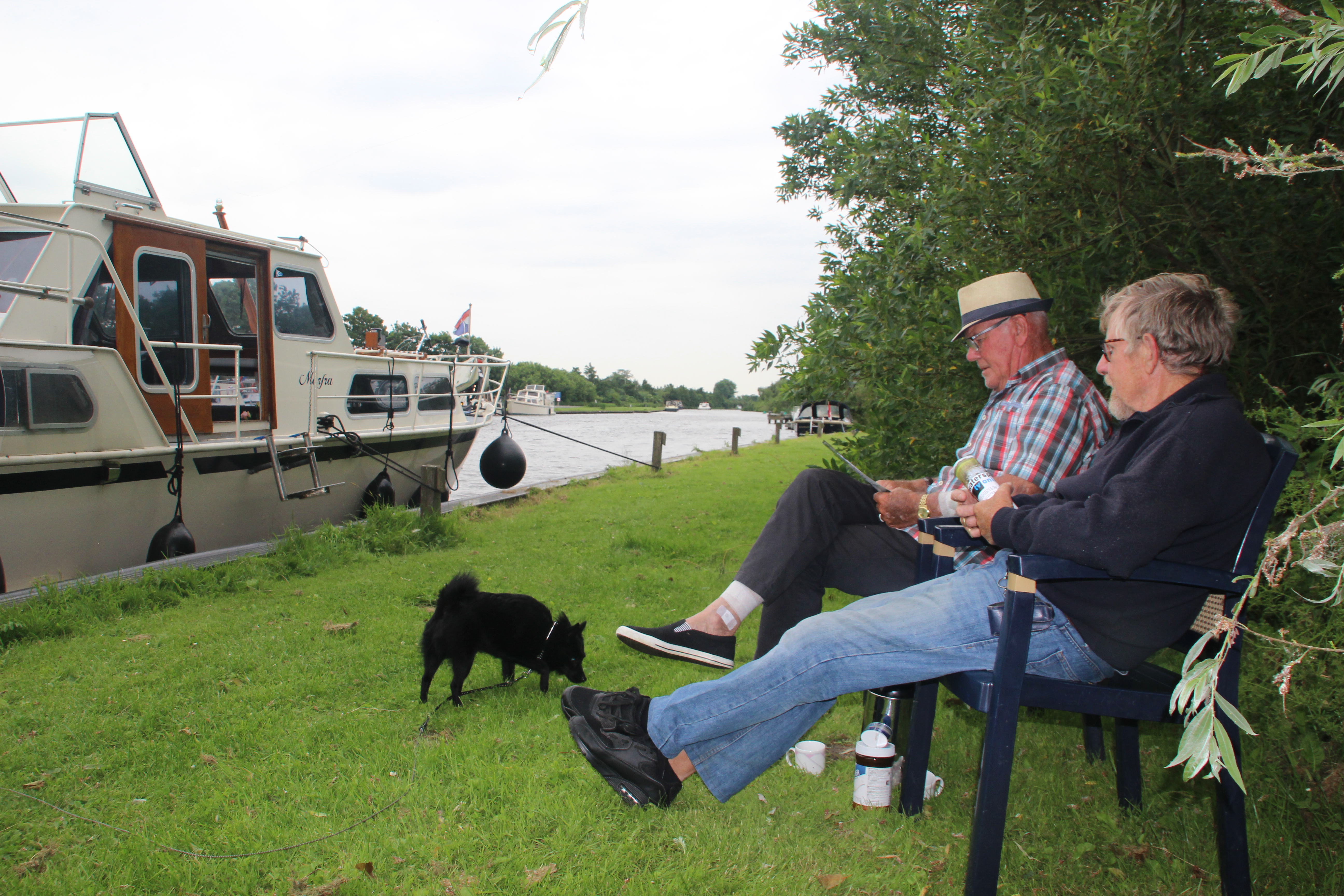 VAARRONDJE OM EILAND DE WOUDE