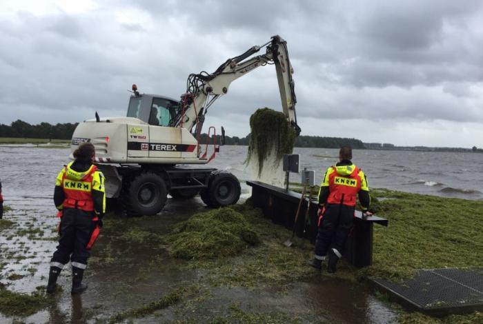 KNRM ATTENTEERT OP VEILIGHEIDSPROBLEEM DOOR WATERPLANTEN
