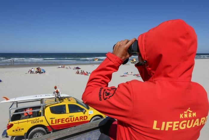 MOOIE WEER BEZORGT KNRM LIFEGUARDS WERK