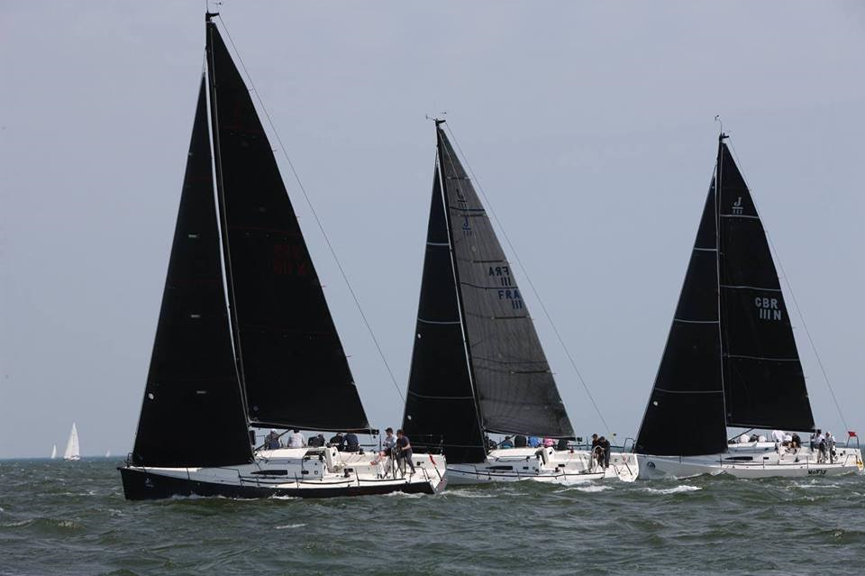 TWAALF TEAMS STRIJDEN OM WERELDTITEL J/111