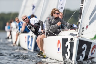 Eredivisie vloot in achtervolging op weg naar de bovenboei (Fotograaf Jasper van Staveren - Eredivisiezeilen 2017 - Veere Speelronde 4)-5786