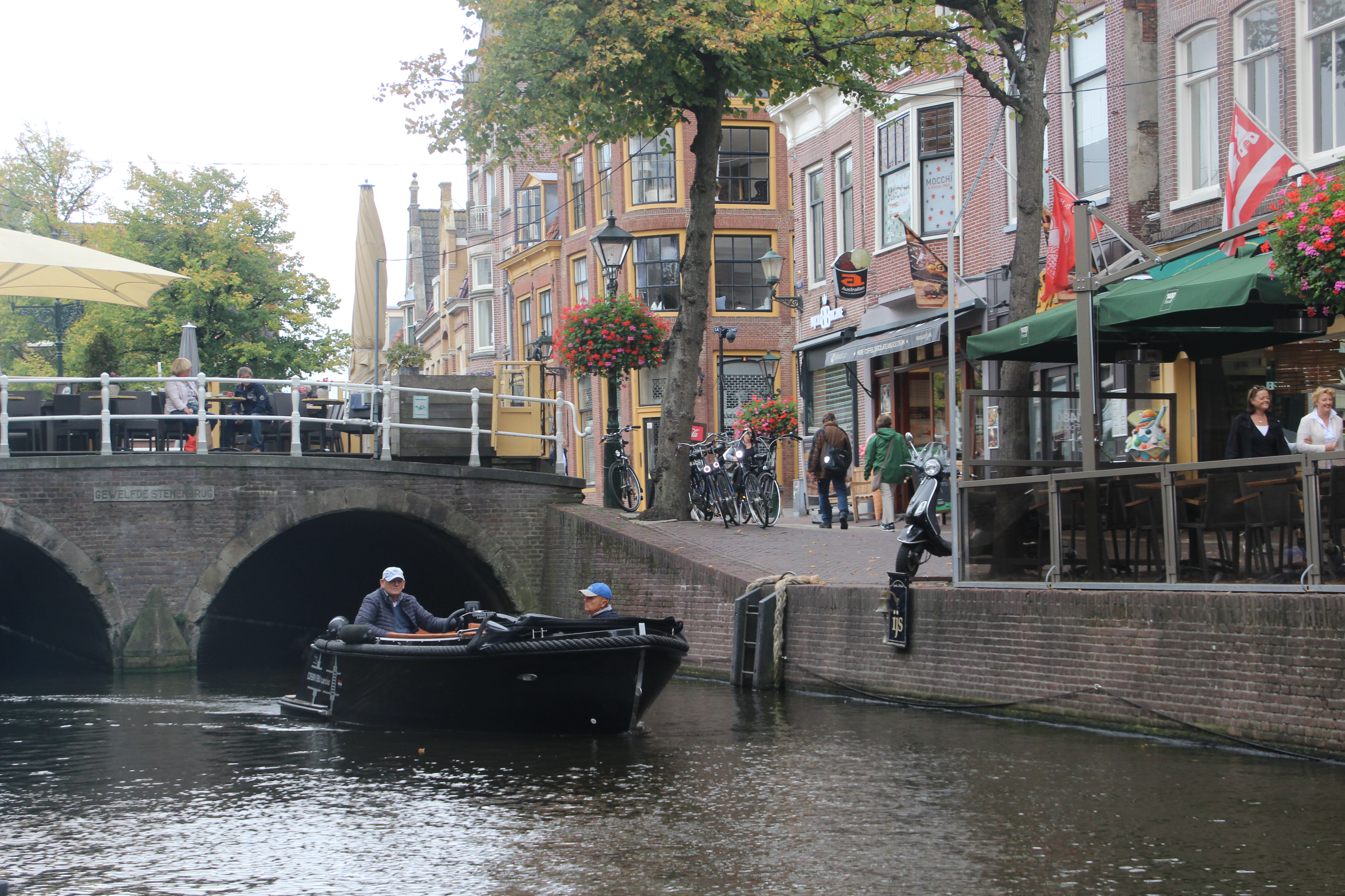 VAREN DOOR ALKMAARSE SINGELS EN GRACHTEN 