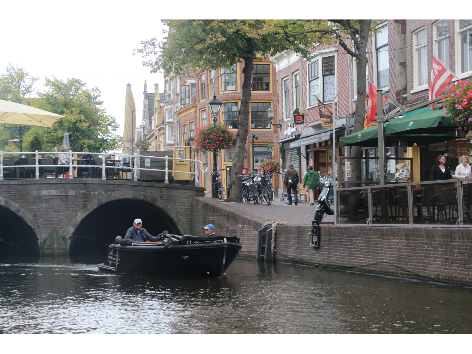 VAREN DOOR ALKMAARSE SINGELS EN GRACHTEN