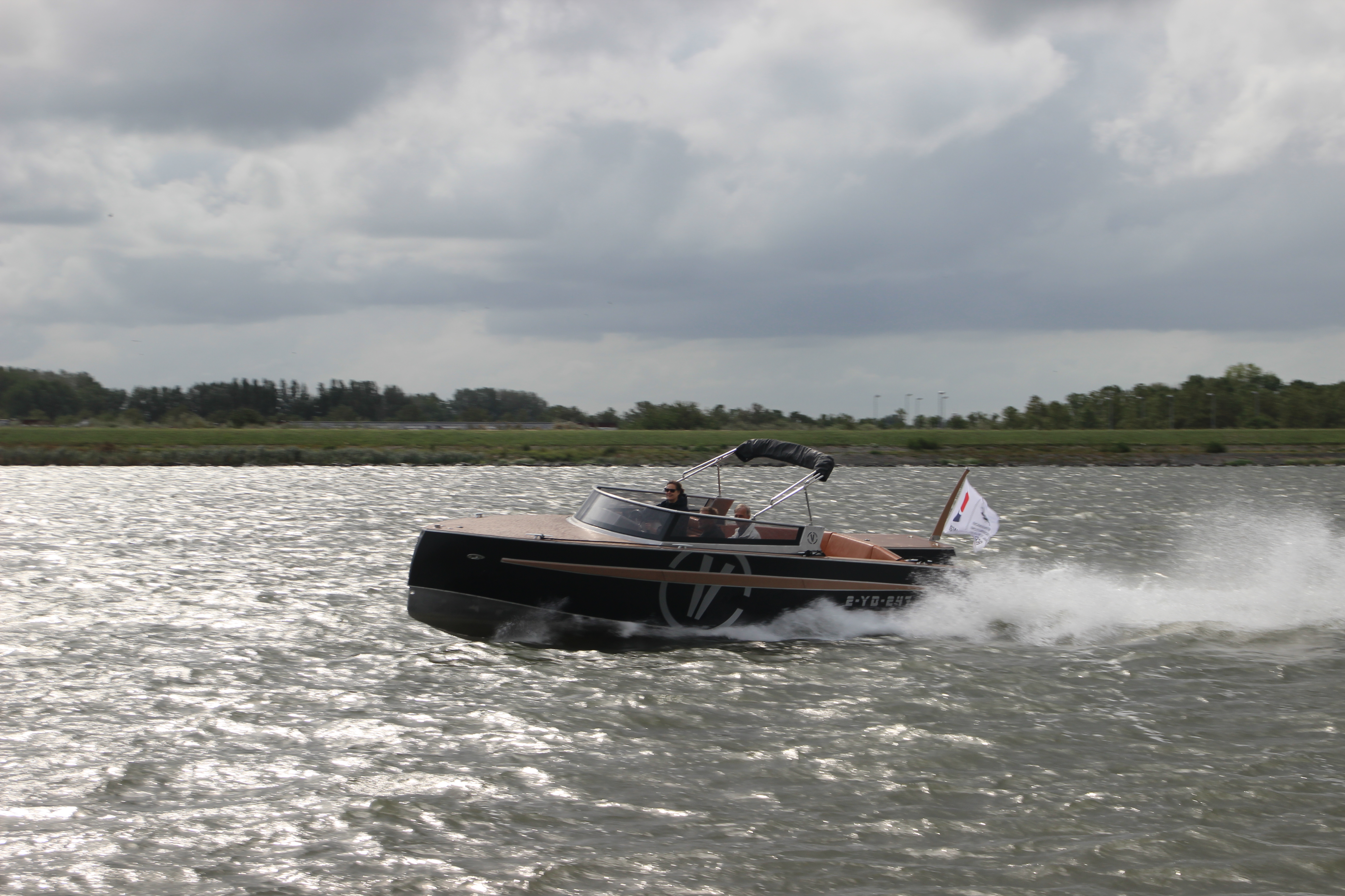 BOOTTEST VAN VOSSEN 800 SPORT RUNABOUT