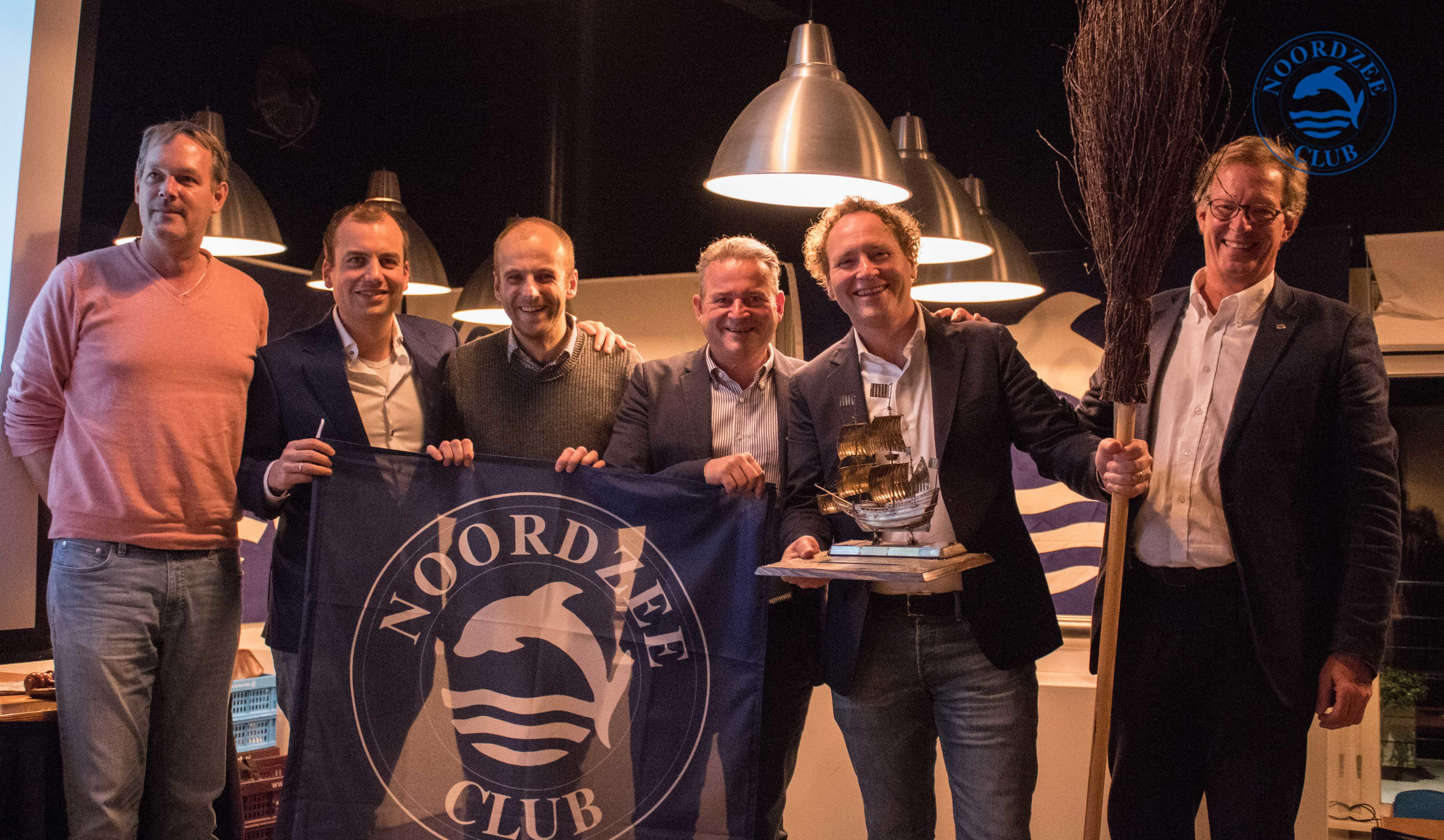 VERBONDSBEZEMS UITGEREIKT