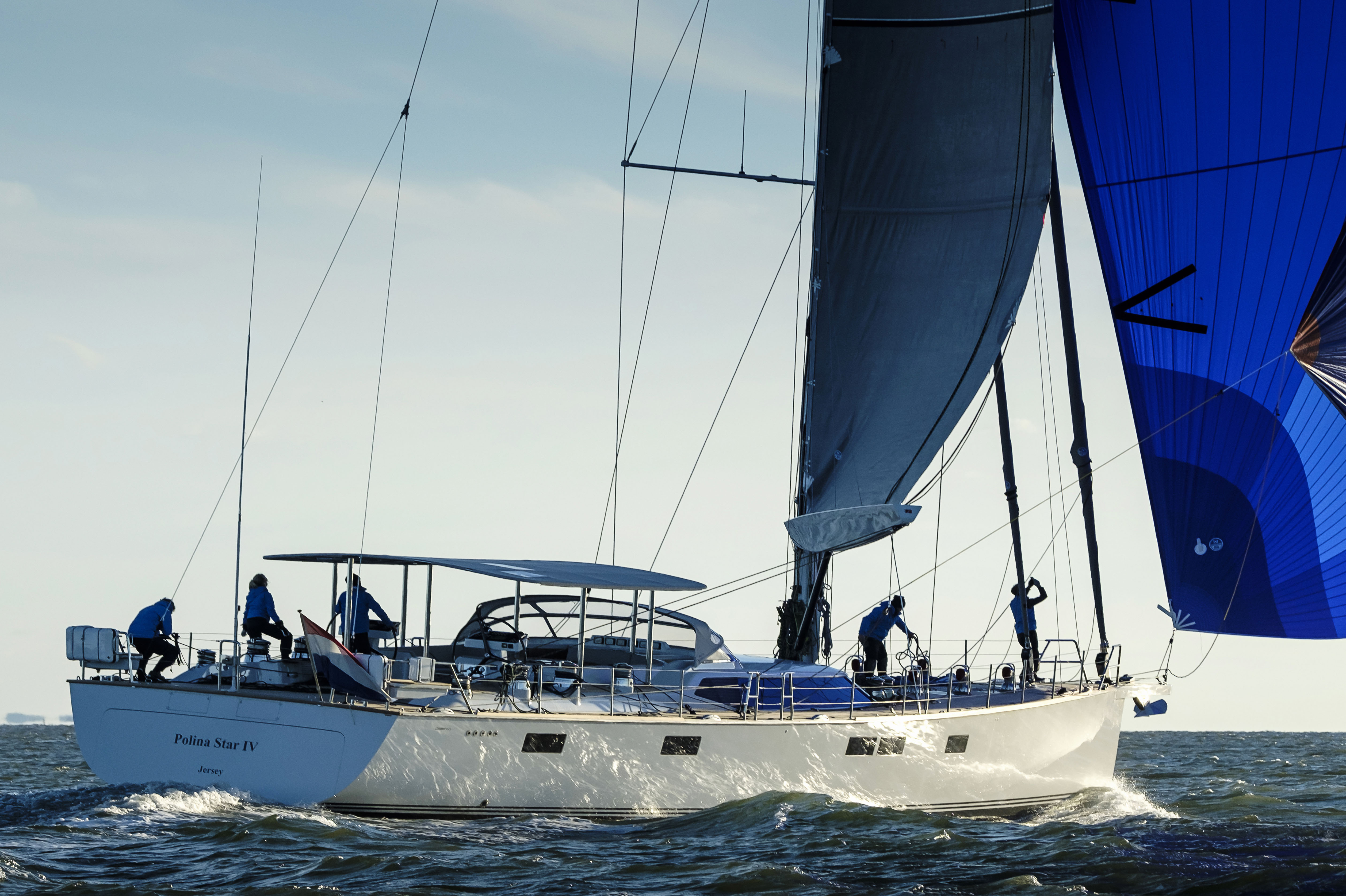 CONTEST LEVERT EERSTE 26-METER ZEILJACHT OP