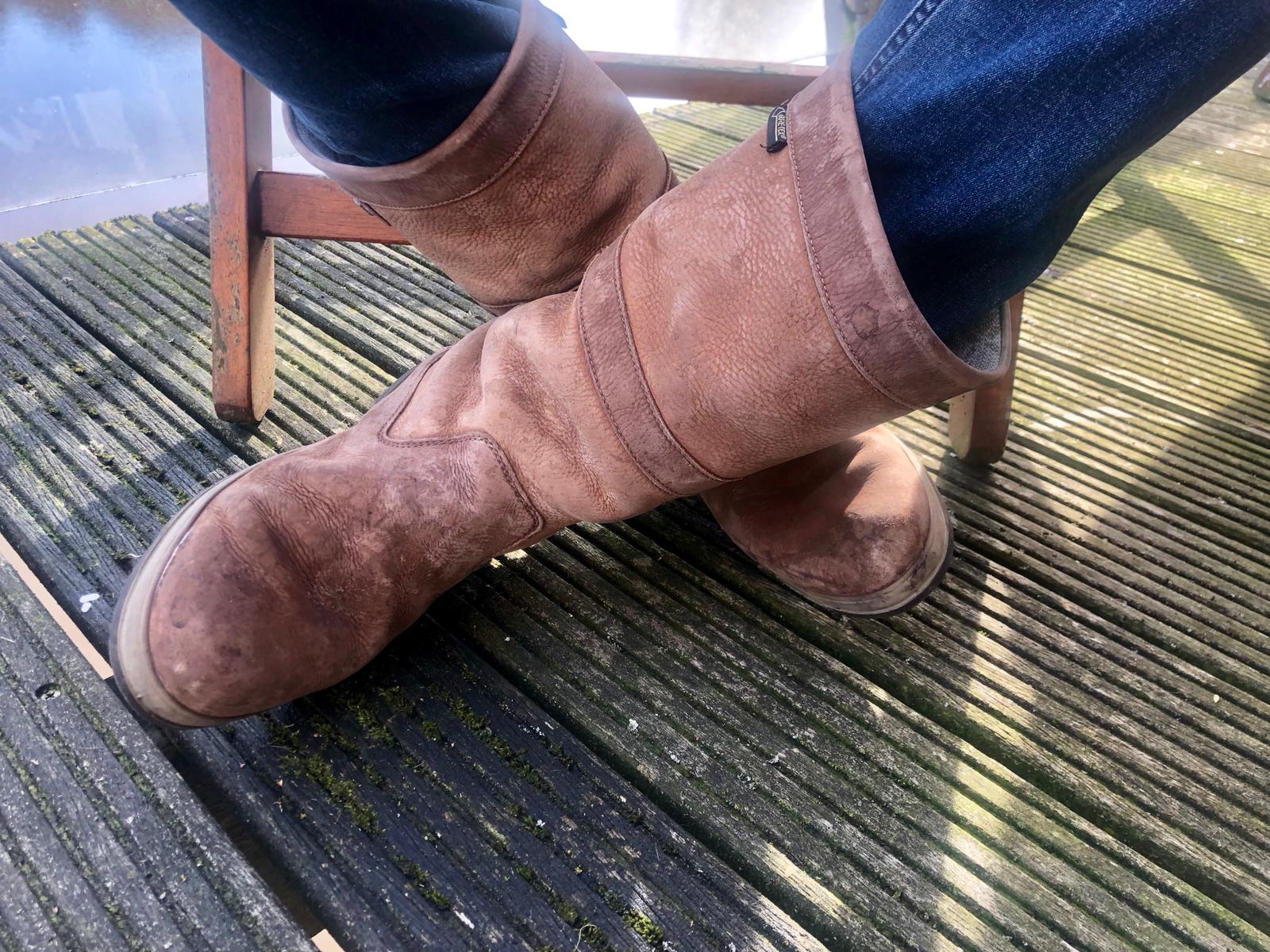 LAARZEN MET EEN PRACHTIG VERHAAL ONDER DE HAMER