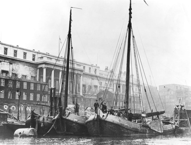AKEN aan de Dutch Mooring in Londen