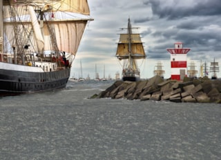 Tall ships varen uit havenmond