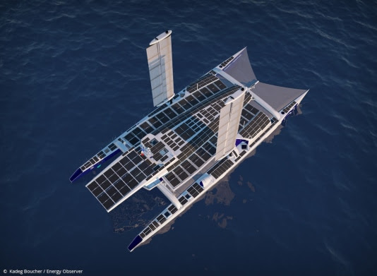 WATERSTOFSCHIP OP WERELDREIS MAAKT TUSSENSTOP IN AMSTERDAM