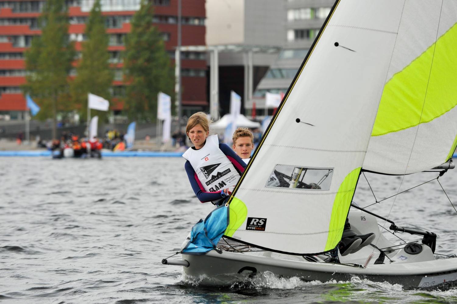 LAAGDREMPELIG WEDSTRIJDZEILEN VOOR JONGEREN