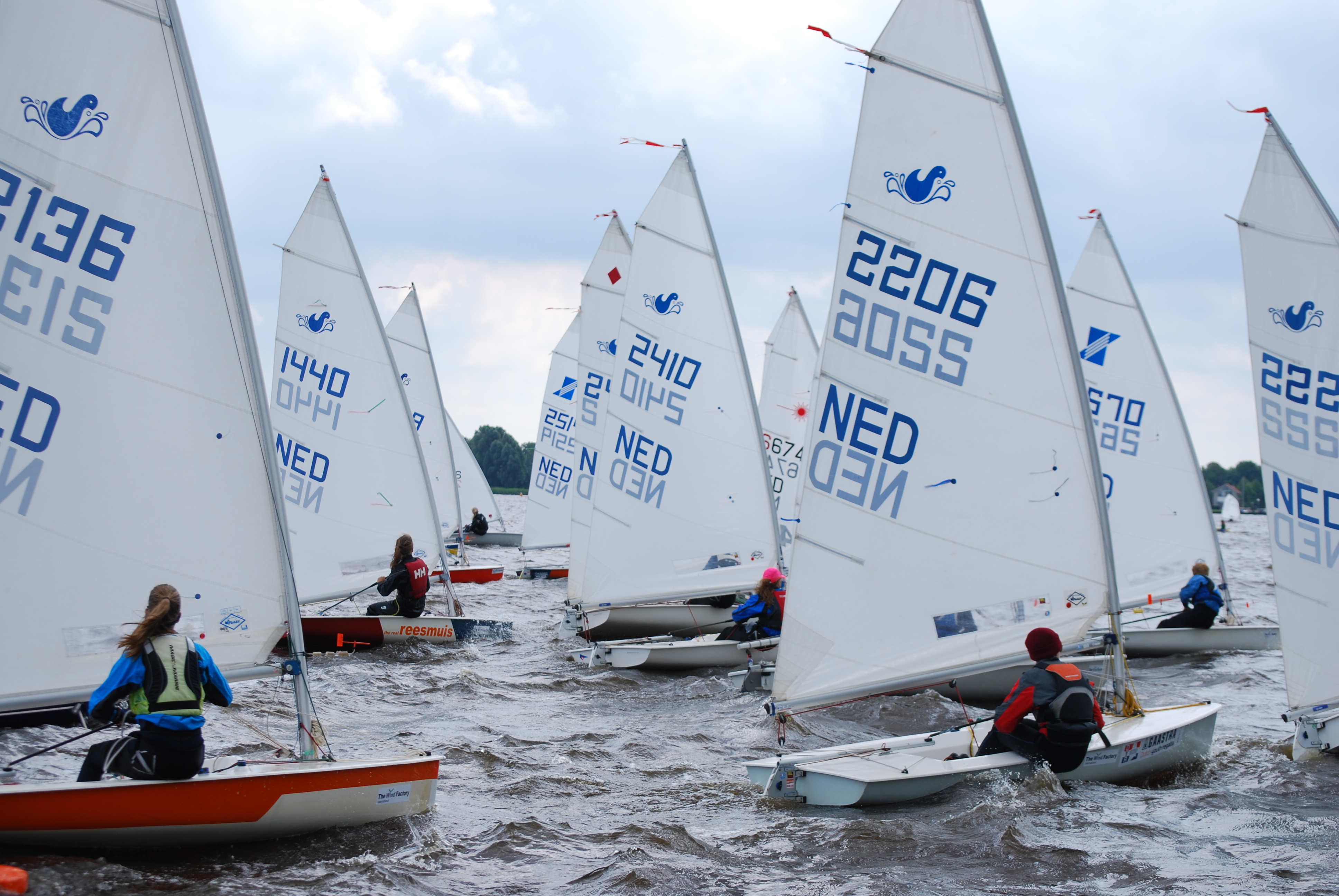 SPLASH ZEILERS STRIJDEN OP SCHILDMEER