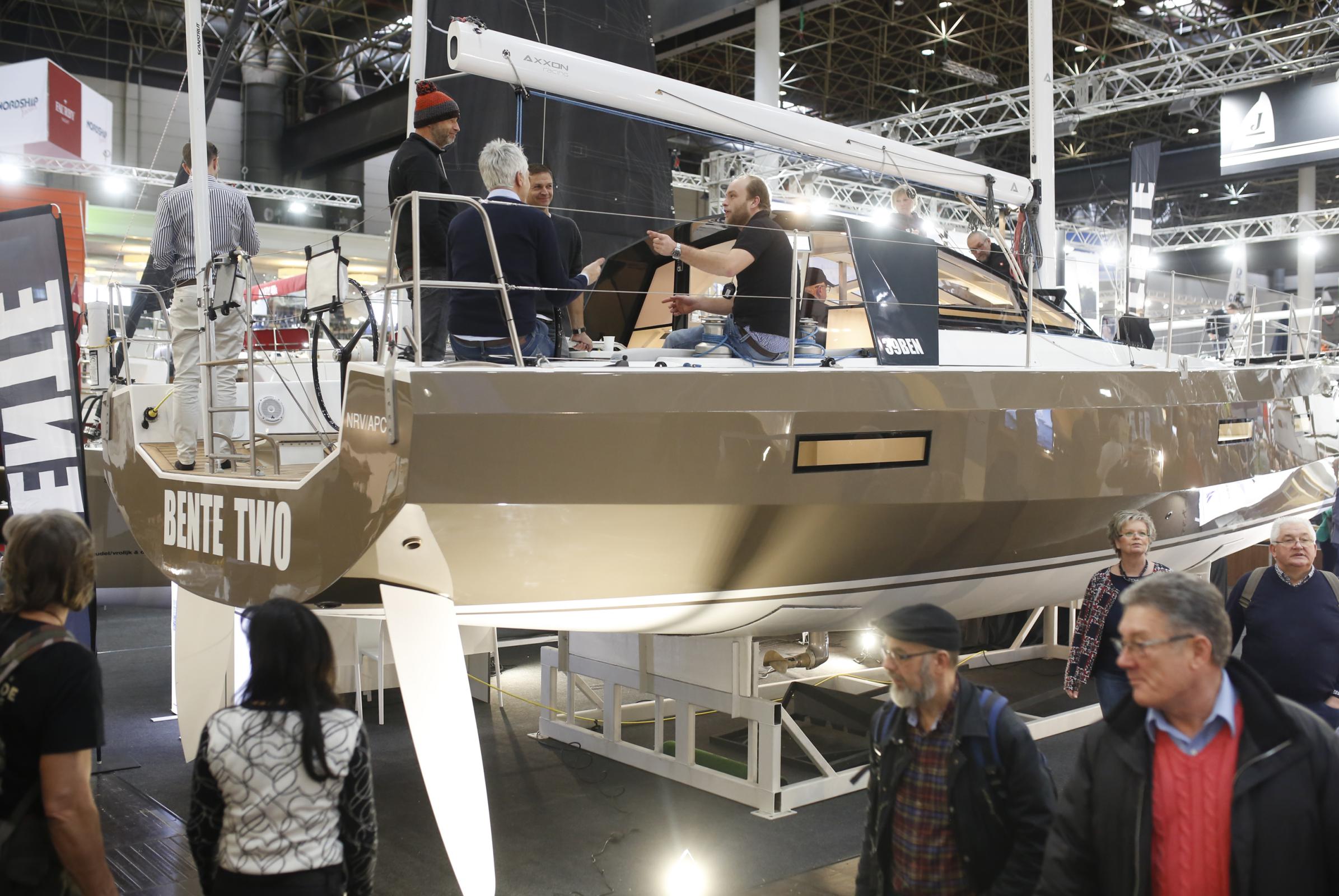 BOOT DUSSELDORF OP DE HELLING