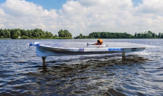 TU Delft Solar Boat Team 2016 vliegend