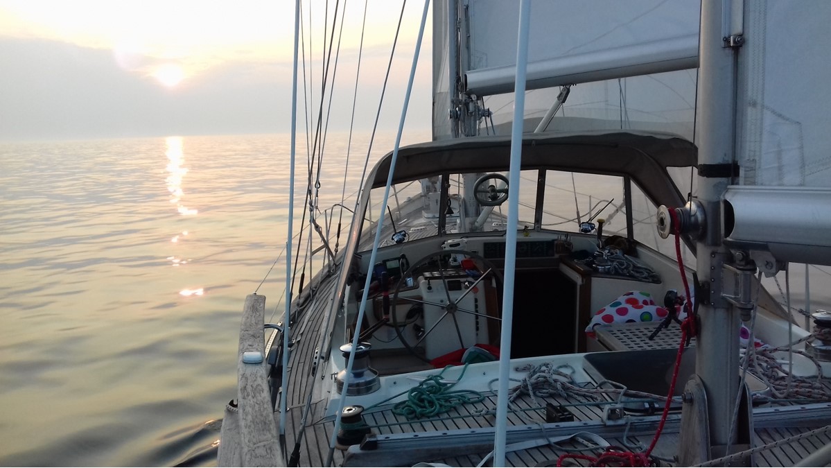 ZEILJACHT INGELING NAAR ZEE + video