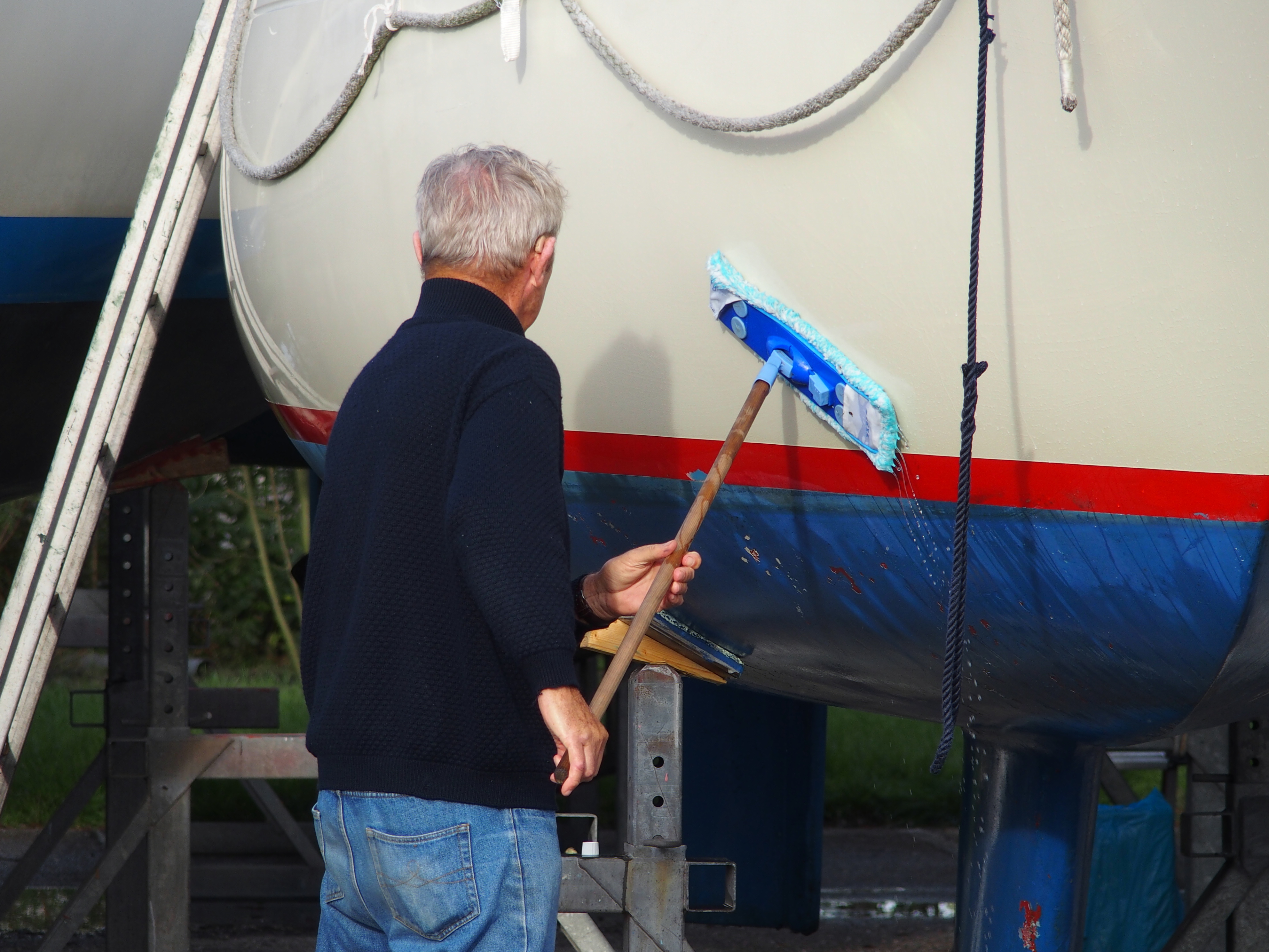 KLUSSEN AAN BOTEN VERBIEDEN OF NIET ?