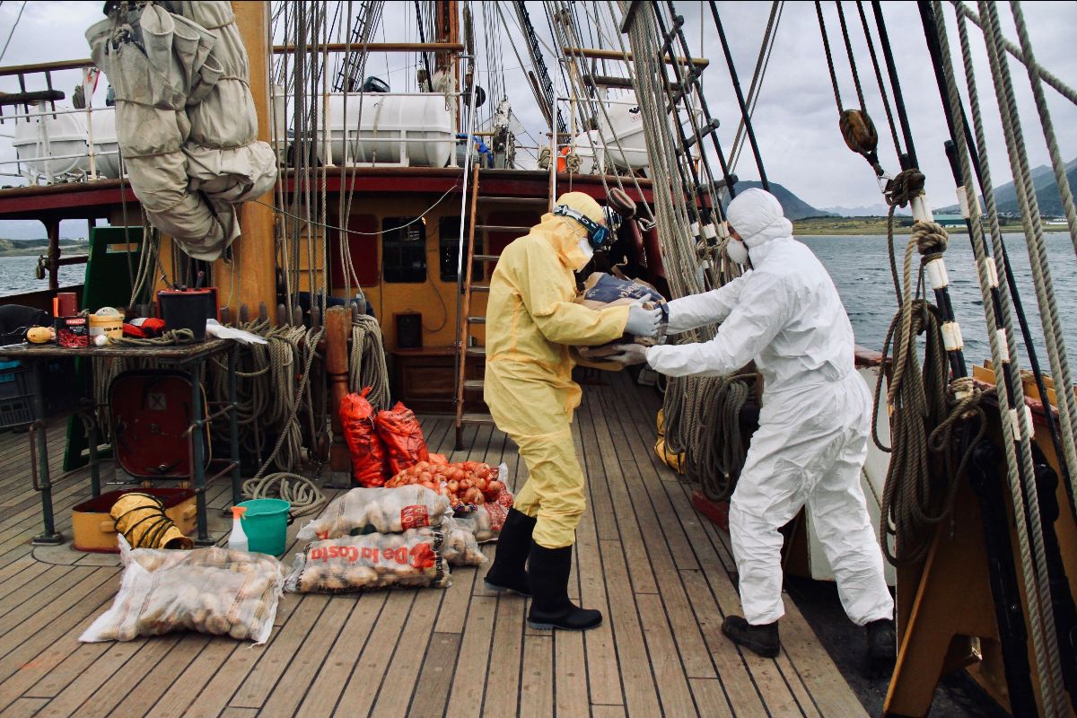 TALL SHIP BARK BEGONNEN AAN NON-STOP REIS NAAR SCHEVENINGEN