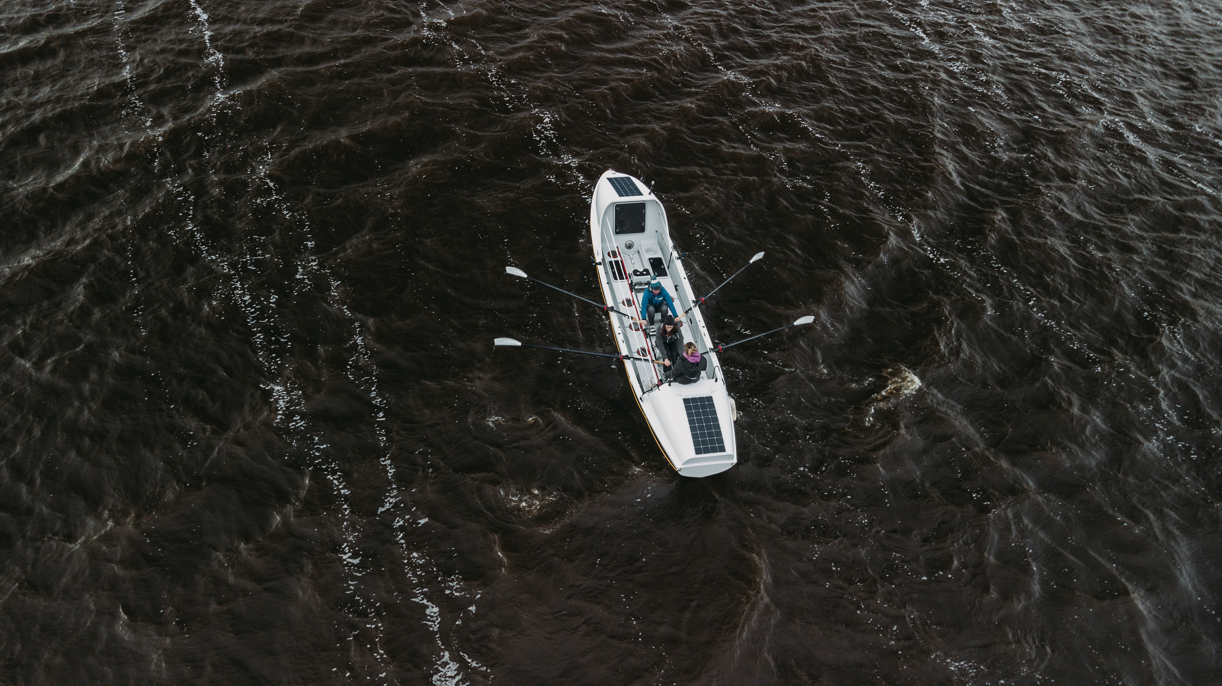 ATLANTIC DUTCHESSES...Bikkels in roeiboot