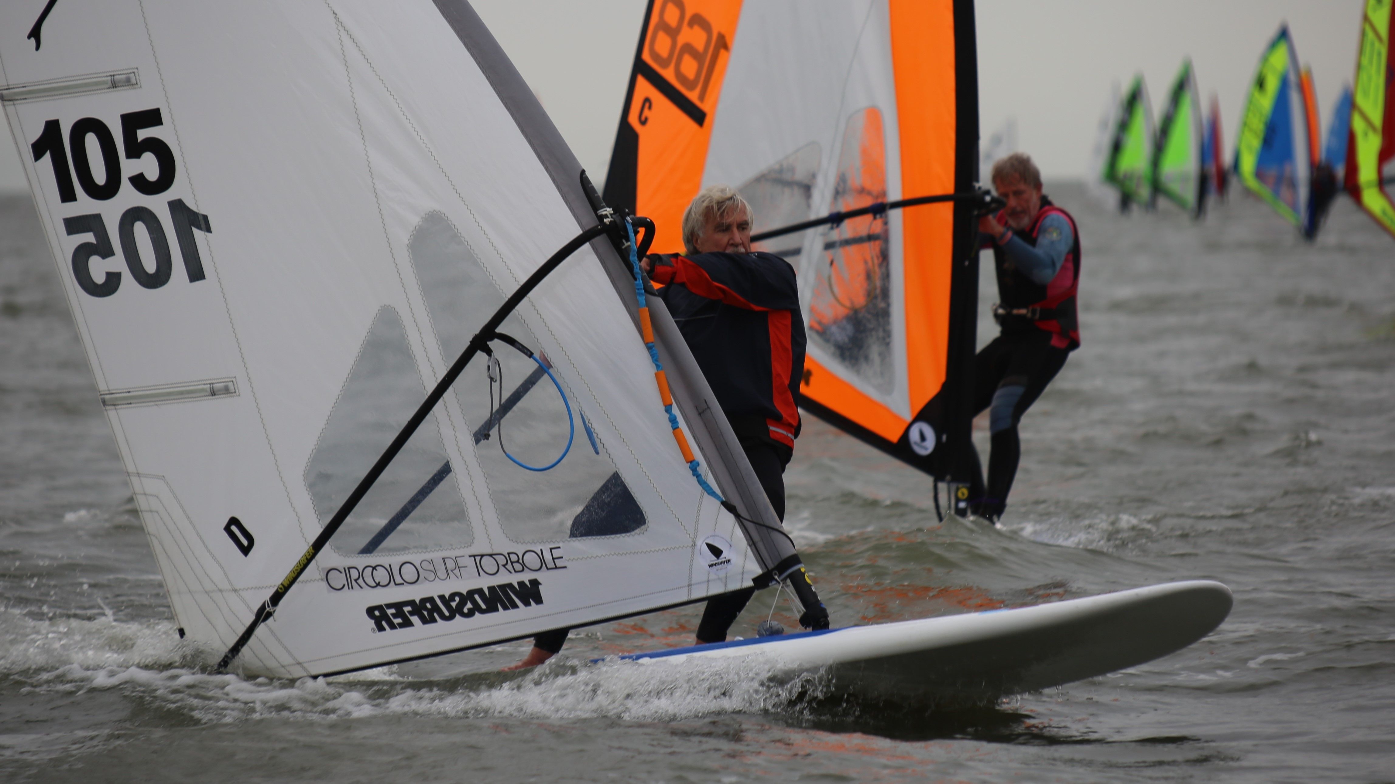 WINDSURFER IS AAN TWEEDE LEVEN BEGONNEN