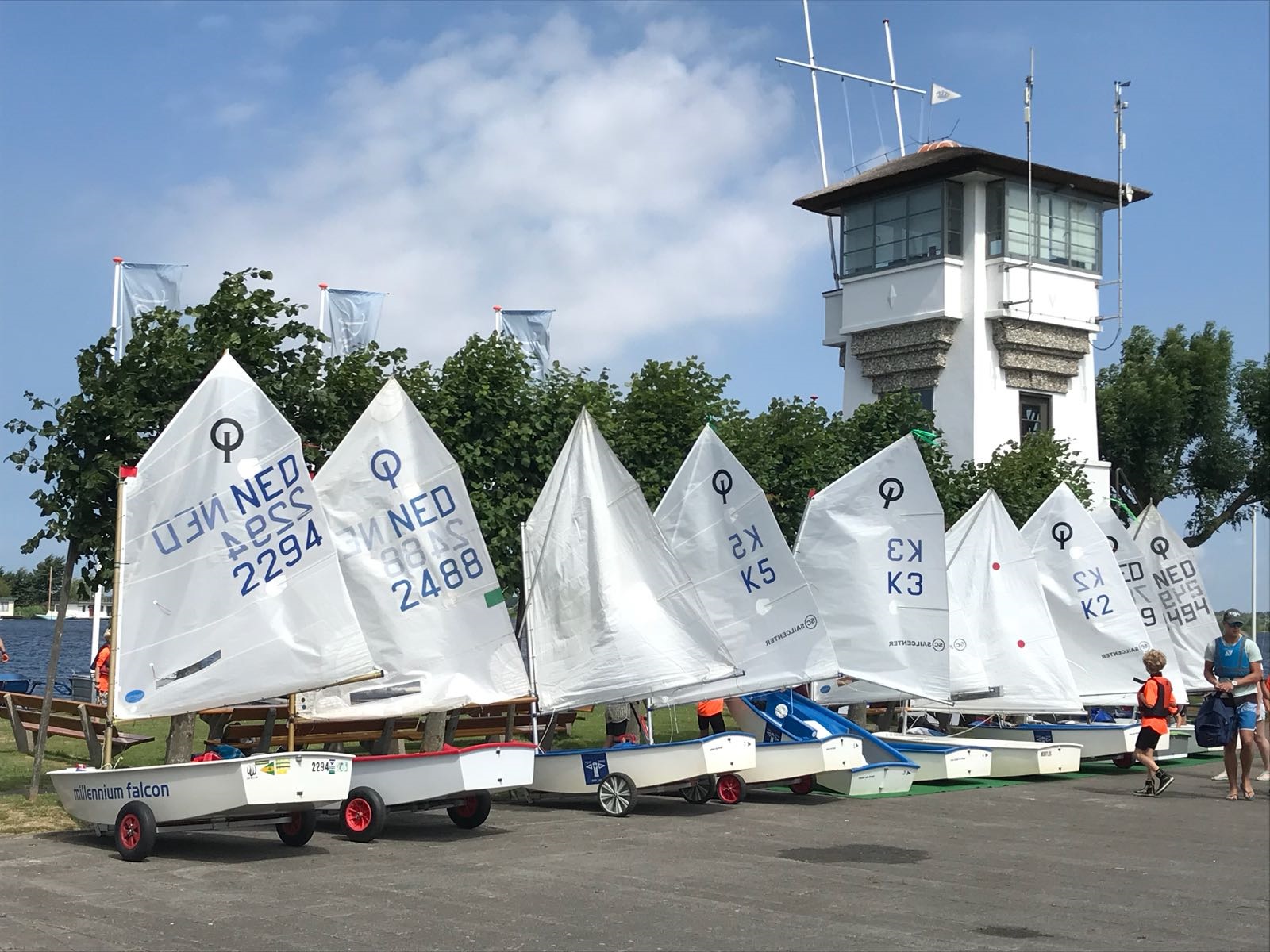 KWV DE KAAG BIEDT ZORGHELDEN ALRIJNE ZIEKENHUIS VAARDAG AAN