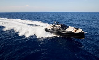 02-comfortable-at-36-knots-topspeed-Steeler_Bronson50