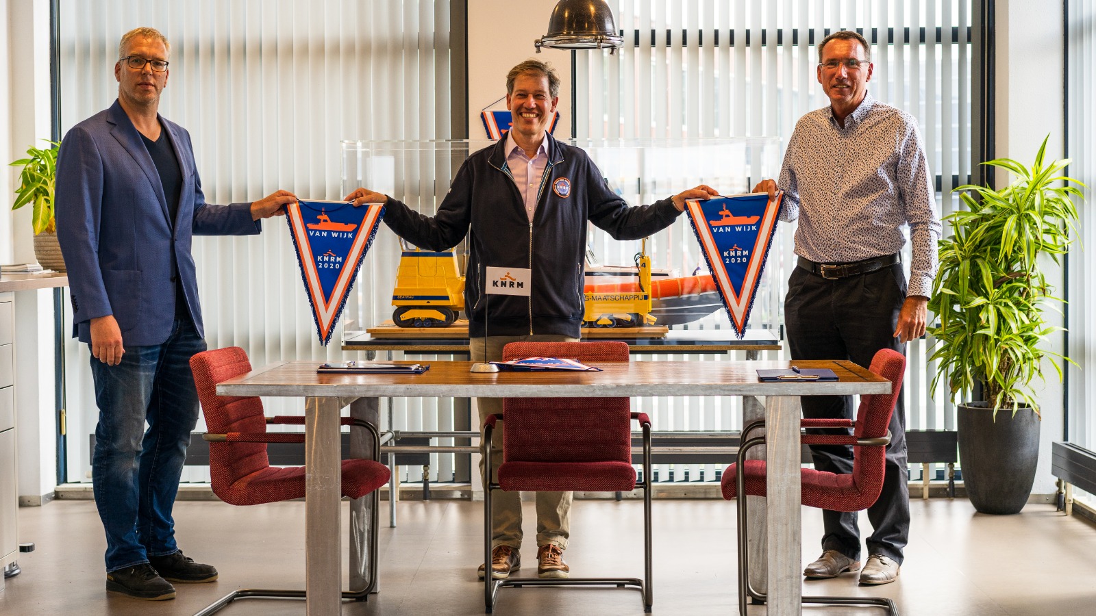 KNRM BOUWT ACHT NIEUWE REDDINGBOTEN