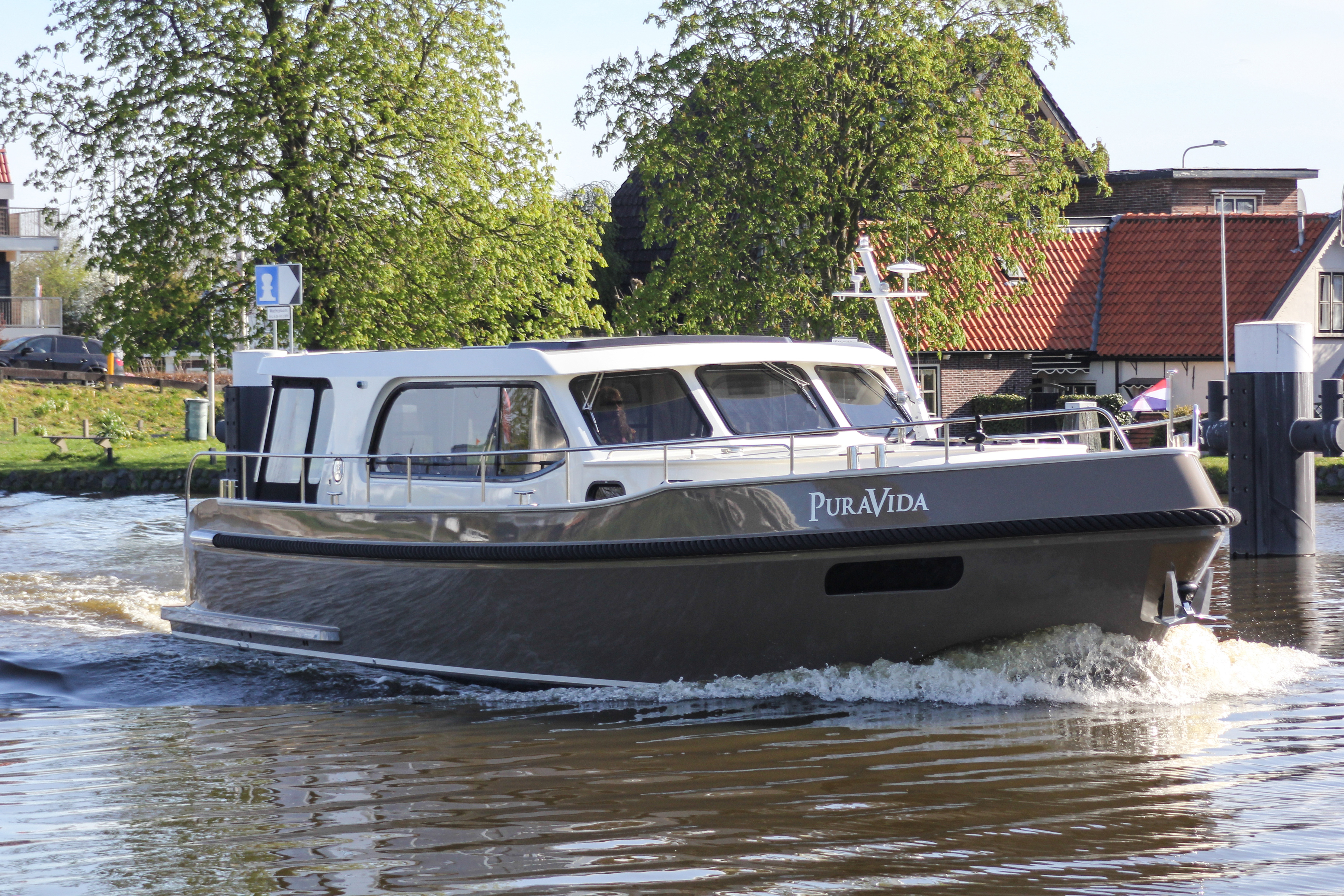 VEDETTE JACHTBOUW ZET DEUREN OPEN