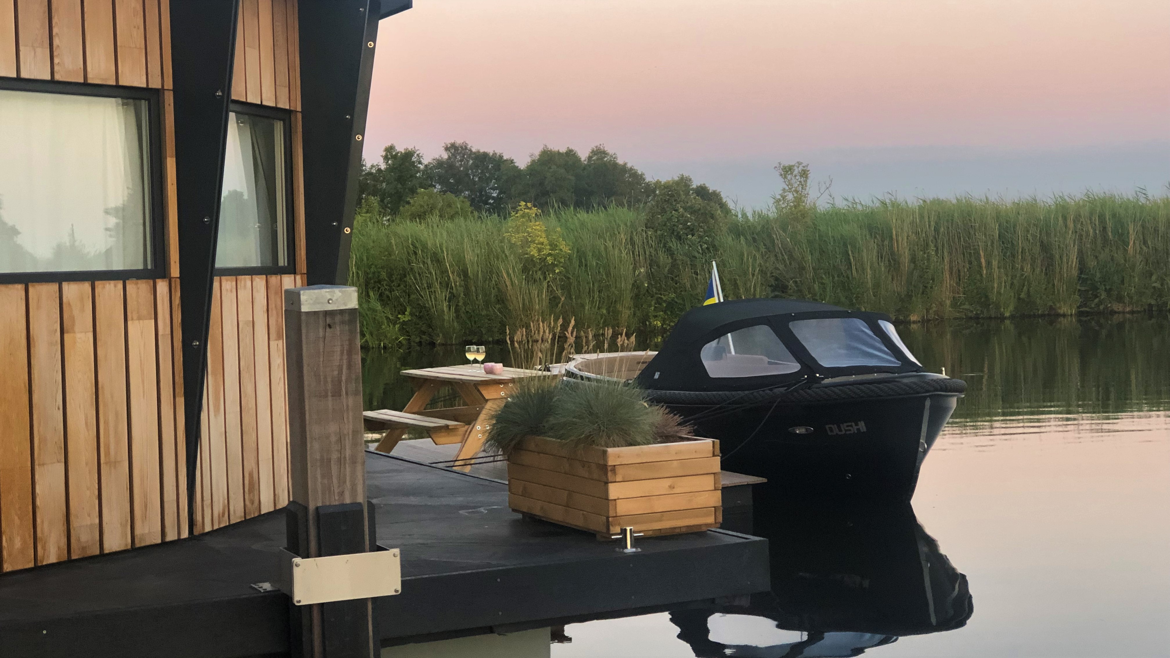 DUSHI ON TOUR NAAR HET DOBBERHUISJE