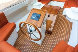 Vulture-yacht-stuurinrichting-sloep-1-600x400