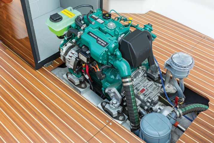 Vulture-yacht-motor-sloep