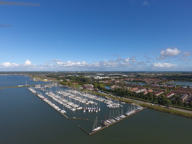 Foto-Jachthaven-Lelystad-haven-van-boven_drone