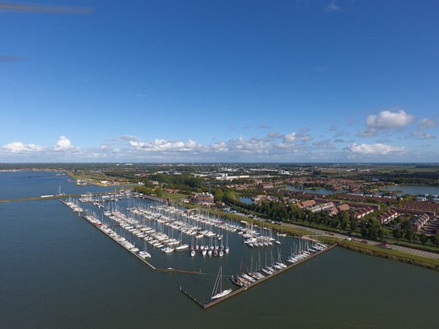 Foto-Jachthaven-Lelystad-haven-van-boven_drone