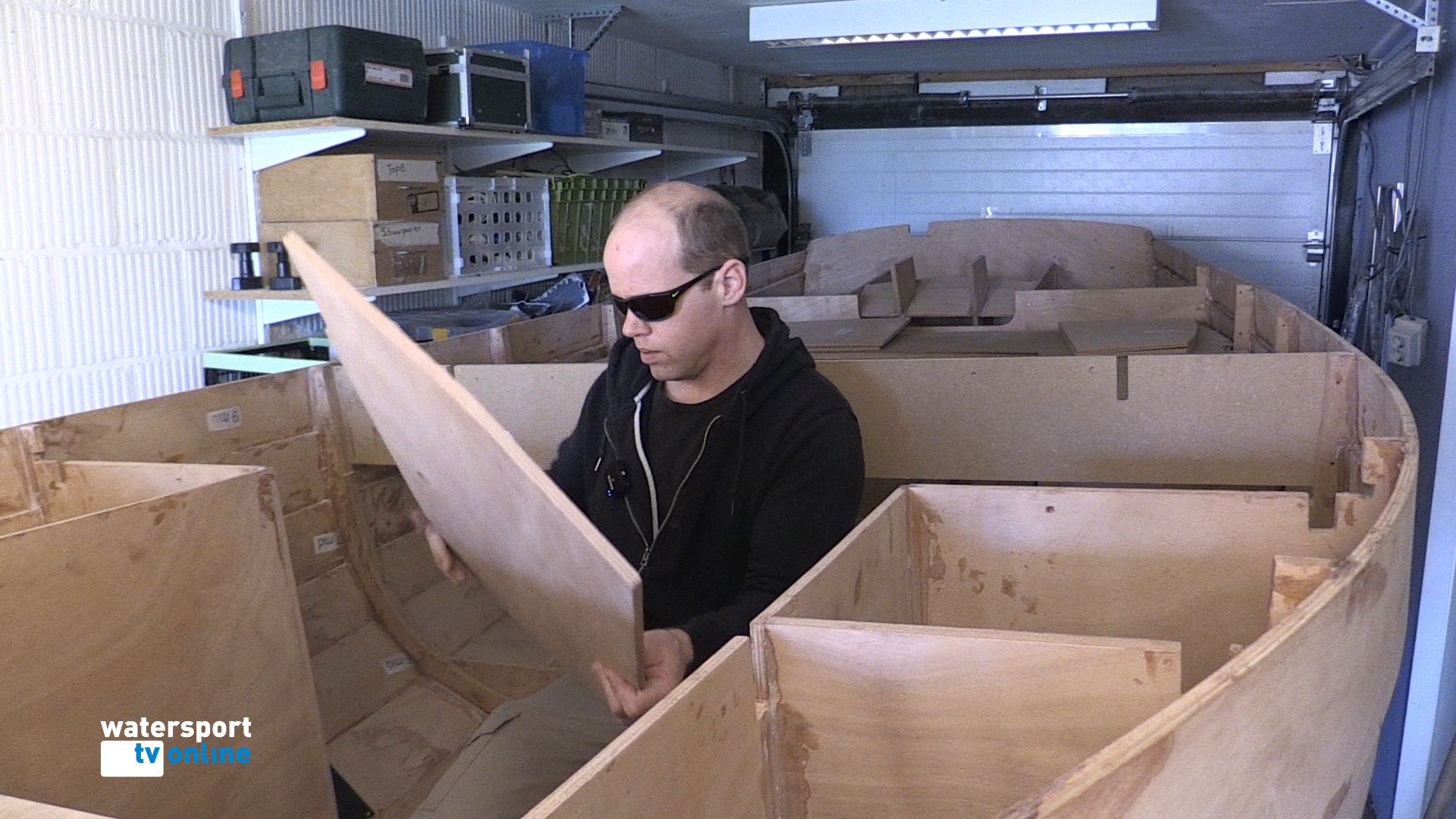 Slechtziende Paul van Assema (36) bouwt op de tast een sloep