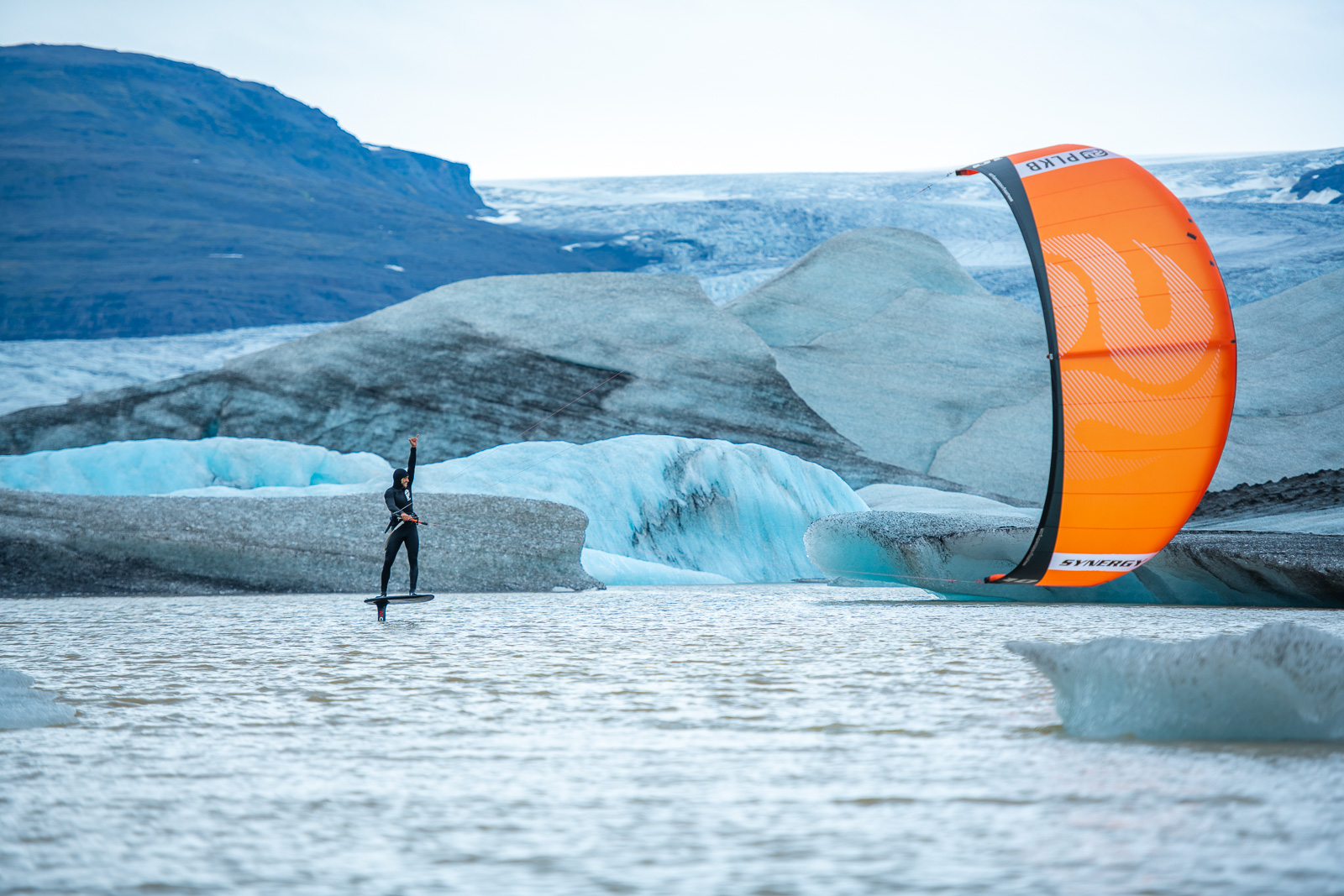 Kitesurfen in vulkaankraters en tussen ijsschotsen