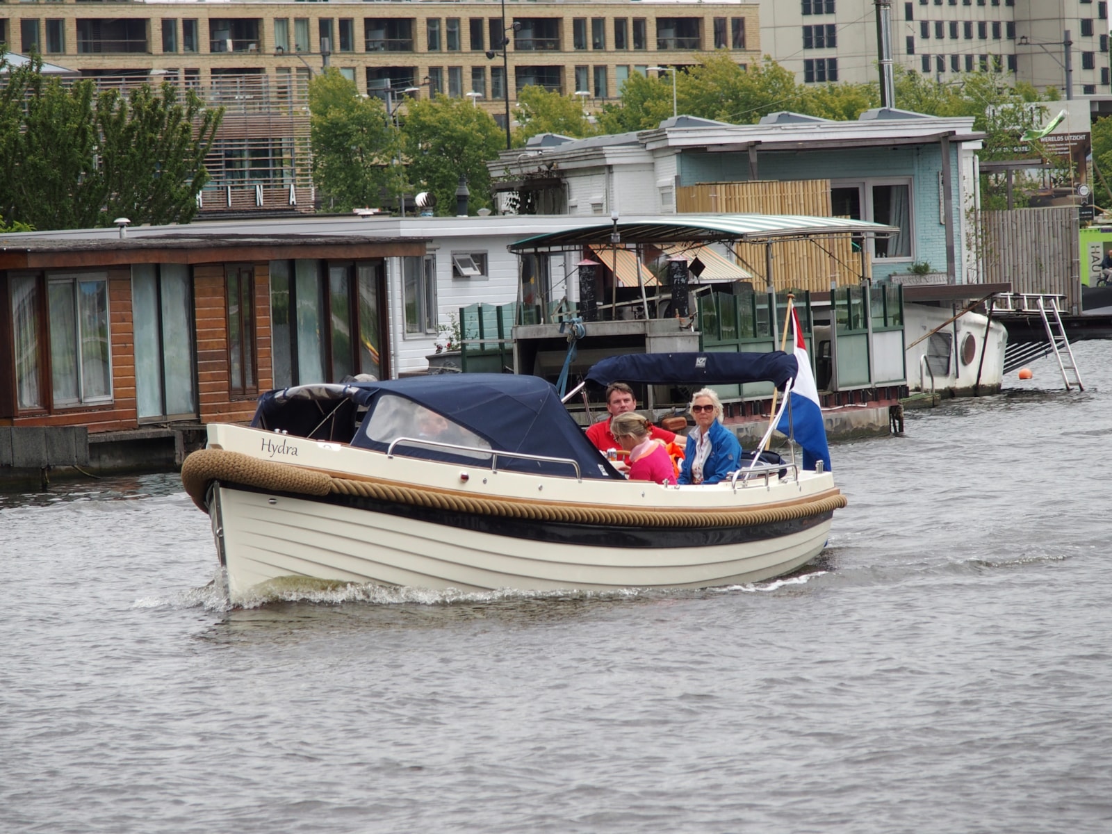 Hoe oud moet je zijn om een boot te besturen? - watersport-tv
